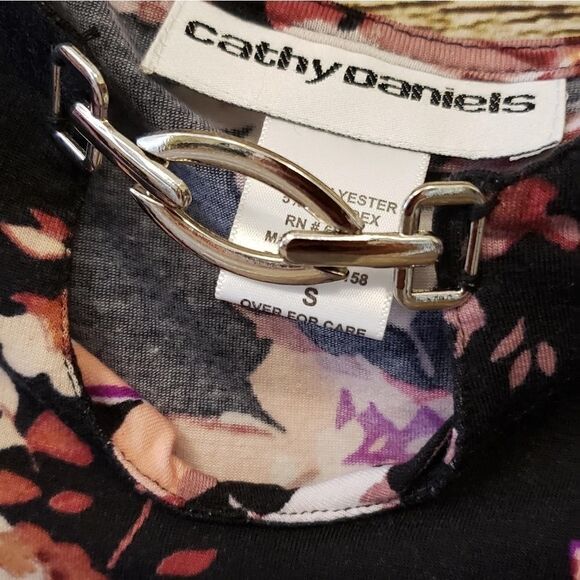 Cathy Daniels black/multicolored floral top NWT - Picture 2 of 7
